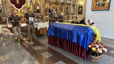 На Полтавщині попрощалися зі старшим лейтенантом медичної служби Валерієм Бурлаєнком