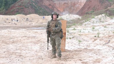 На Харківщині 32-річний ветеран війни вчить тероборонівців стріляти