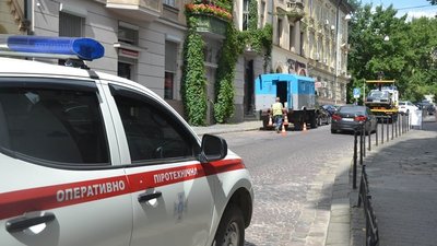 У каналізації в центрі Львова знайшли застарілу гранату