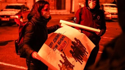 "Не чуєш? Побачиш". Під Офісом Зеленського влаштували акцію на підтримку Стерненка "Не чуєш? Побачиш". Під Офісом Зеленського влаштували акцію на підтримку Стерненка