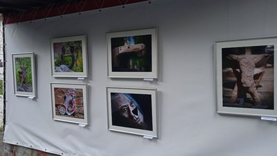 Стильні, епатажні та провокативні — у Сумах показали фотороботи, присвячені Давиду Бурлюку та Леонтію Костуру
