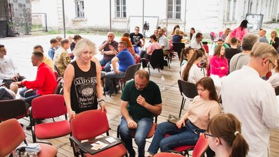 У Франківську проводять благодійні ігри "Що? Де? Коли?", щоб зібрати гроші для бійців "десятки"