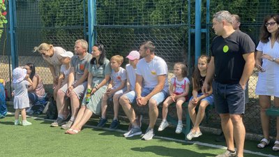 У Житомирі відзначили День батька – діти разом з татами змагалися у конкурсах та естафетах