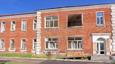 Пошкоджена лікарня у Шевченковому на Купʼянщині, 13 червня 2026 року