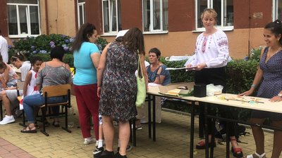В Ужгороді провели благодійний ярмарок на підтримку ЗСУ "Україна понад усе"
