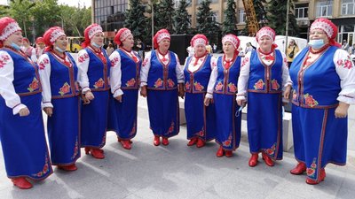 Більше тисячі виконавців заспівали гімн України на Соборній площі в Миколаєві Більше тисячі виконавців заспівали гімн України на Соборній площі в Миколаєві