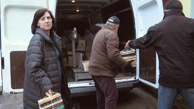 Акція "Інтелект переможе війну": у Тернополі здають російські книжки на макулатуру Акція "Інтелект переможе війну": у Тернополі здають російські книжки на макулатуру