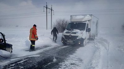 На Прикарпатті у снігові замети потрапили двоє дітей На Прикарпатті у снігові замети потрапили двоє дітей