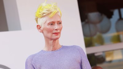 Команда фільму "Люксембург, Люксембург" позувала у Венеції з антивоєнними плакатами Команда фільму "Люксембург, Люксембург" позувала у Венеції з антивоєнними плакатами