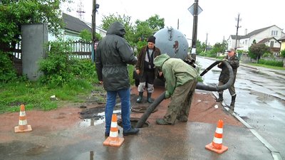У Житомирі продовжують ліквідовувати пориви мережі водопостачання У Житомирі продовжують ліквідовувати пориви мережі водопостачання