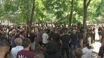 У Кривому Розі провели в останню путь жінок, які загинули через обстріл військ РФ 9 липня У Кривому Розі провели в останню путь жінок, які загинули через обстріл військ РФ 9 липня