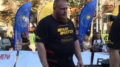 У Києві стартував чемпіонат України з перетягування вантажівок У Києві стартував чемпіонат України з перетягування вантажівок
