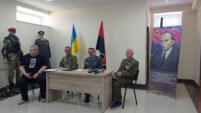 У музеї на Тернопільщині обговорили етапи створення та розбудови України