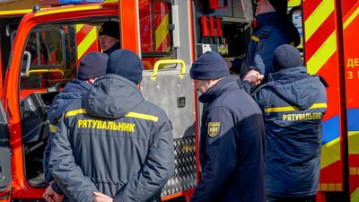Рятувальники Тернопільщини отримали нові пожежні авто: як їх розподілили та скільки коштують Рятувальники Тернопільщини отримали нові пожежні авто: як їх розподілили та скільки коштують