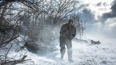 Український військовослужбовець взимку 2024 року