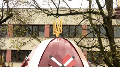 У середмісті Івано-Франківська відкрили інсталяцію "Писанка перемоги" У середмісті Івано-Франківська відкрили інсталяцію "Писанка перемоги"
