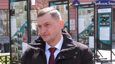 В Івано-Франківську просто неба відкрили виставку "Комунізм=Рашизм" В Івано-Франківську просто неба відкрили виставку "Комунізм=Рашизм"