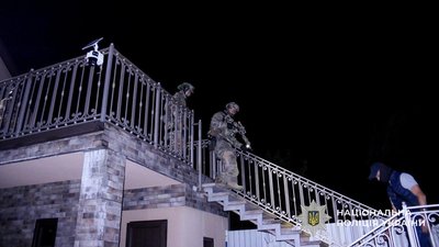 Збували метамфетамін на Закарпатті: поліція затримала чотирьох підозрюваних
