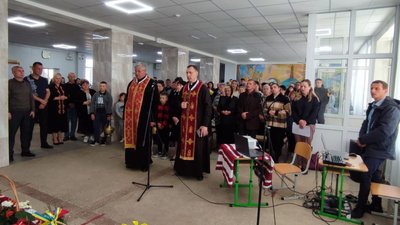У Загвізді поблизу Франківська відкрили пам'ятні дошки вісьмом воїнам-землякам