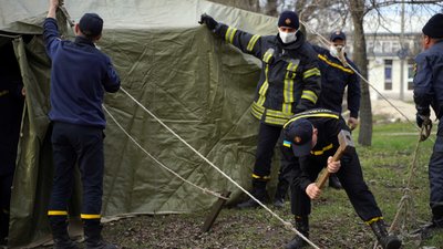 На Донеччині та Луганщині розгорнули пункти прийому та сортування можливих хворих на COVID-19 На Донеччині та Луганщині розгорнули пункти прийому та сортування можливих хворих на COVID-19