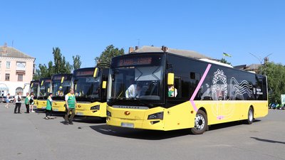 В Олександрії на Кіровоградщині почали працювати перші комунальні автобуси