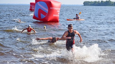 Плавання, біг та велогонка: у Черкасах стартував чемпіонат України з триатлону Плавання, біг та велогонка: у Черкасах стартував чемпіонат України з триатлону