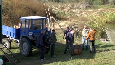 Зариблення Дніпра: у водойми на Херсонщині випустили 250 тисяч екземплярів риби Зариблення Дніпра: у водойми на Херсонщині випустили 250 тисяч екземплярів риби