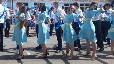 Попри дистанційне навчання, у кропивницькій школі організували свято останнього дзвоника