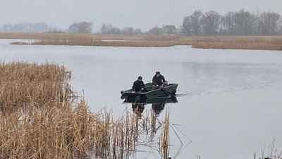 На Житомирщині рятувальники підняли з води тіло жінки – її та чоловіка розшукували з 6 грудня На Житомирщині рятувальники підняли з води тіло жінки – її та чоловіка розшукували з 6 грудня