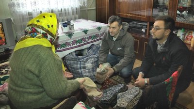 Пенсіонерка з Волині передала військовим 120 пар в'язаних шкарпеток Пенсіонерка з Волині передала військовим 120 пар в'язаних шкарпеток