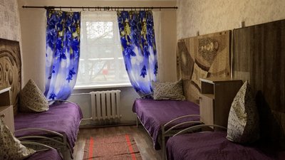 З психоневрологічного інтернату у Пісках-Радьківських вивезли 20 людей З психоневрологічного інтернату у Пісках-Радьківських вивезли 20 людей