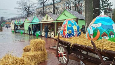 З десяти запланованих ярмаркових будиночків запрацювало вісім З десяти запланованих ярмаркових будиночків запрацювало вісім