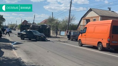 ДТП з потерпілими. У Вінниці перекинулась вантажівка