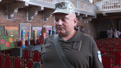 Заступник начальника штабу з мобілізаційної роботи "десятки" Віктор Пекарський взяв участь в аукціоні "Артефакти мужності" Заступник начальника штабу з мобілізаційної роботи "десятки" Віктор Пекарський взяв участь в аукціоні "Артефакти мужності"