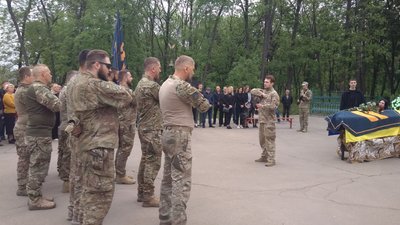 Взяв академвідпустку та воював на фронті. У Кропивницькому попрощались з 20-річним захисником Взяв академвідпустку та воював на фронті. У Кропивницькому попрощались з 20-річним захисником