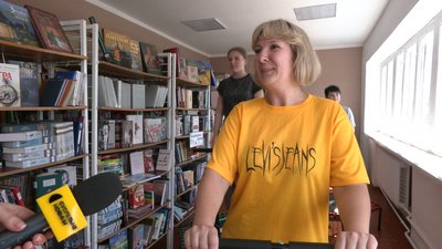 Стрибають на батутах та плетуть сітки: як у бібліотеці, що на прикордонні Чернігівщини, відвідувачі проводять дозвілля Стрибають на батутах та плетуть сітки: як у бібліотеці, що на прикордонні Чернігівщини, відвідувачі проводять дозвілля