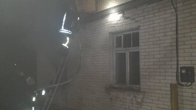 На Волині з палаючого будинку врятували двох пенсіонерів На Волині з палаючого будинку врятували двох пенсіонерів