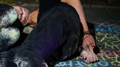 Фоторепортаж з перформансу: у Києві відкрилася виставка, присвячена кримськотатарській культурі Фоторепортаж з перформансу: у Києві відкрилася виставка, присвячена кримськотатарській культурі