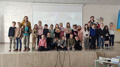 "Добрі мамині казки": Леся Кічура представила тернопільським школярам свої твори