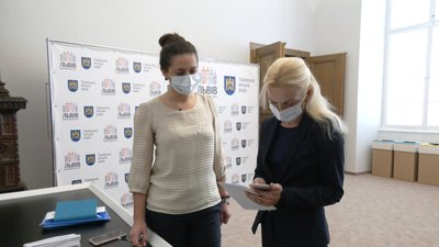 Сесія Львівської міськради: у депутатів перевіряли сертифікати вакцинації та ПЛР-тести Сесія Львівської міськради: у депутатів перевіряли сертифікати вакцинації та ПЛР-тести