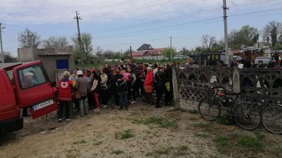 Волонтери Червоного Хреста продовжують допомагати жителям з Херсонщини Волонтери Червоного Хреста продовжують допомагати жителям з Херсонщини