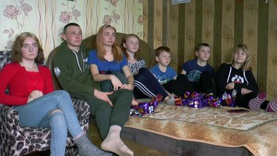 Тетяна Марчук разом зі своїм чоловіком Віктором виховує сімох дітей Тетяна Марчук разом зі своїм чоловіком Віктором виховує сімох дітей