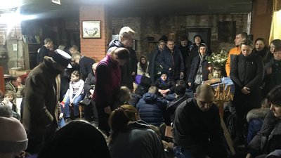 Людей було так багато, що настоятель ледь міг пройти до вівтаря — як сумчани ховалися в церкві на початку вторгення РФ Людей було так багато, що настоятель ледь міг пройти до вівтаря — як сумчани ховалися в церкві на початку вторгення РФ