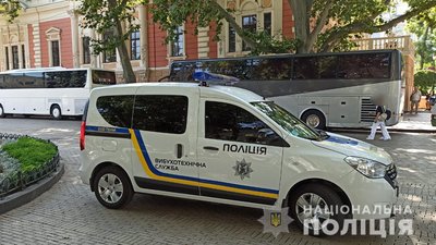 В Одесі "замінували" будівлю міськради: працівників евакуювали, працює поліція В Одесі "замінували" будівлю міськради: працівників евакуювали, працює поліція
