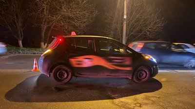 Водій "таксі" збив пішохода, котрий переходив дорогу поза переходом – поліція Водій "таксі" збив пішохода, котрий переходив дорогу поза переходом – поліція