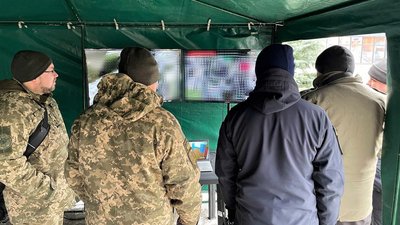 Штурмові навчання: на Рівненщині сили оборони відпрацювали звільнення заручників із мерії Штурмові навчання: на Рівненщині сили оборони відпрацювали звільнення заручників із мерії
