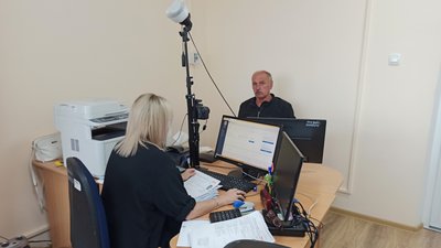 Черги в міграційній службі – з 25 відділень на Житомирщині припинили роботу 19