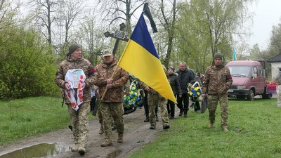 У селищі Привокзальне поховали військовослужбовця Олексія Кірієнка У селищі Привокзальне поховали військовослужбовця Олексія Кірієнка