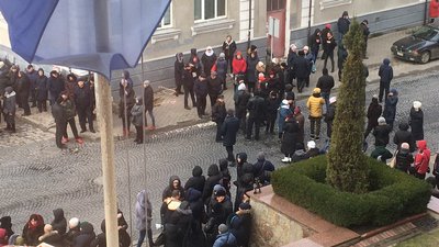 Підприємці з Центрального ринку у Луцьку прийшли до міської ради (ОНОВЛЮЄТЬСЯ) Підприємці з Центрального ринку у Луцьку прийшли до міської ради (ОНОВЛЮЄТЬСЯ)