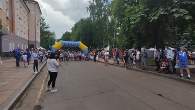 У Житомирі пройшов перший в Україні забіг єдності "Поліція передає естафету"